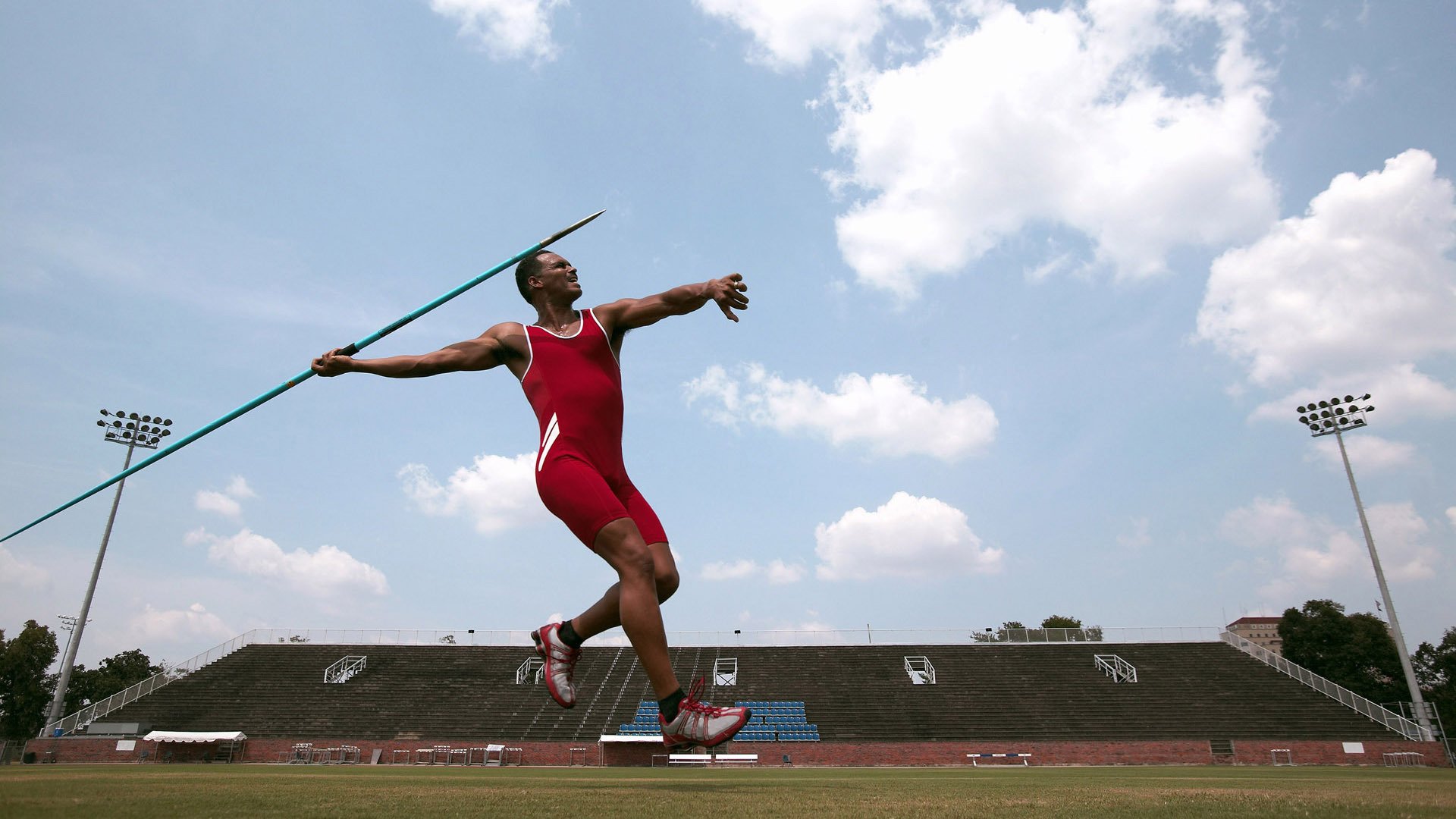 强化高强度对抗训练,适应世界比赛节奏,进行高强度训练
